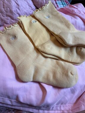 3pack Soft Yellow Ribbed Crew Socks with Scalloped Cuff alo